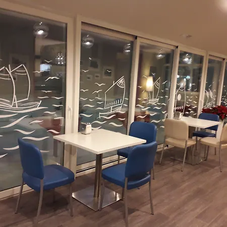 Lanterna Blu Готель 3*