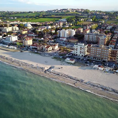 Lanterna Blu 3* Сенігаллія